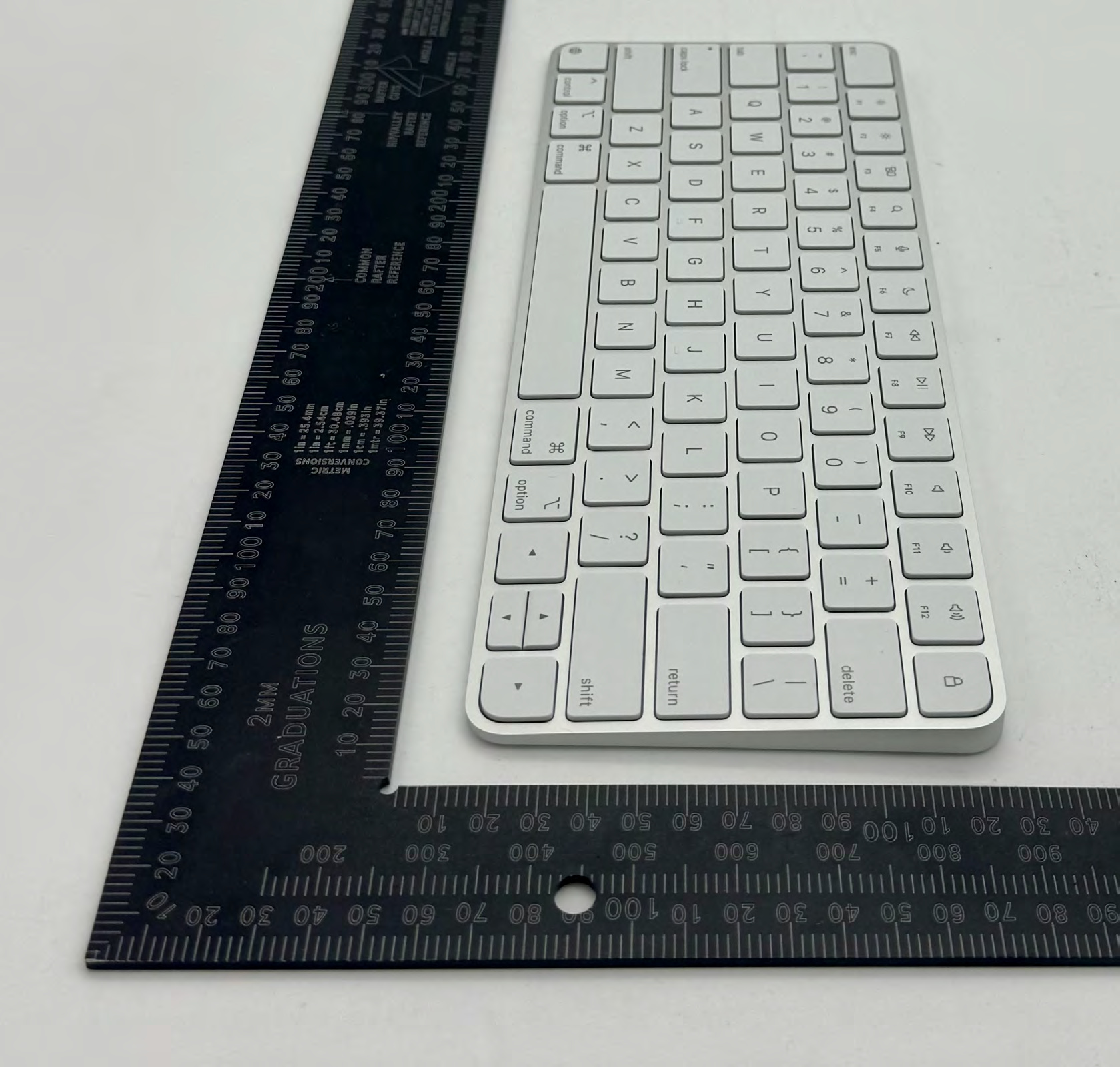 Apple Magic Keyboard external FCC photo from External Photos p. 4