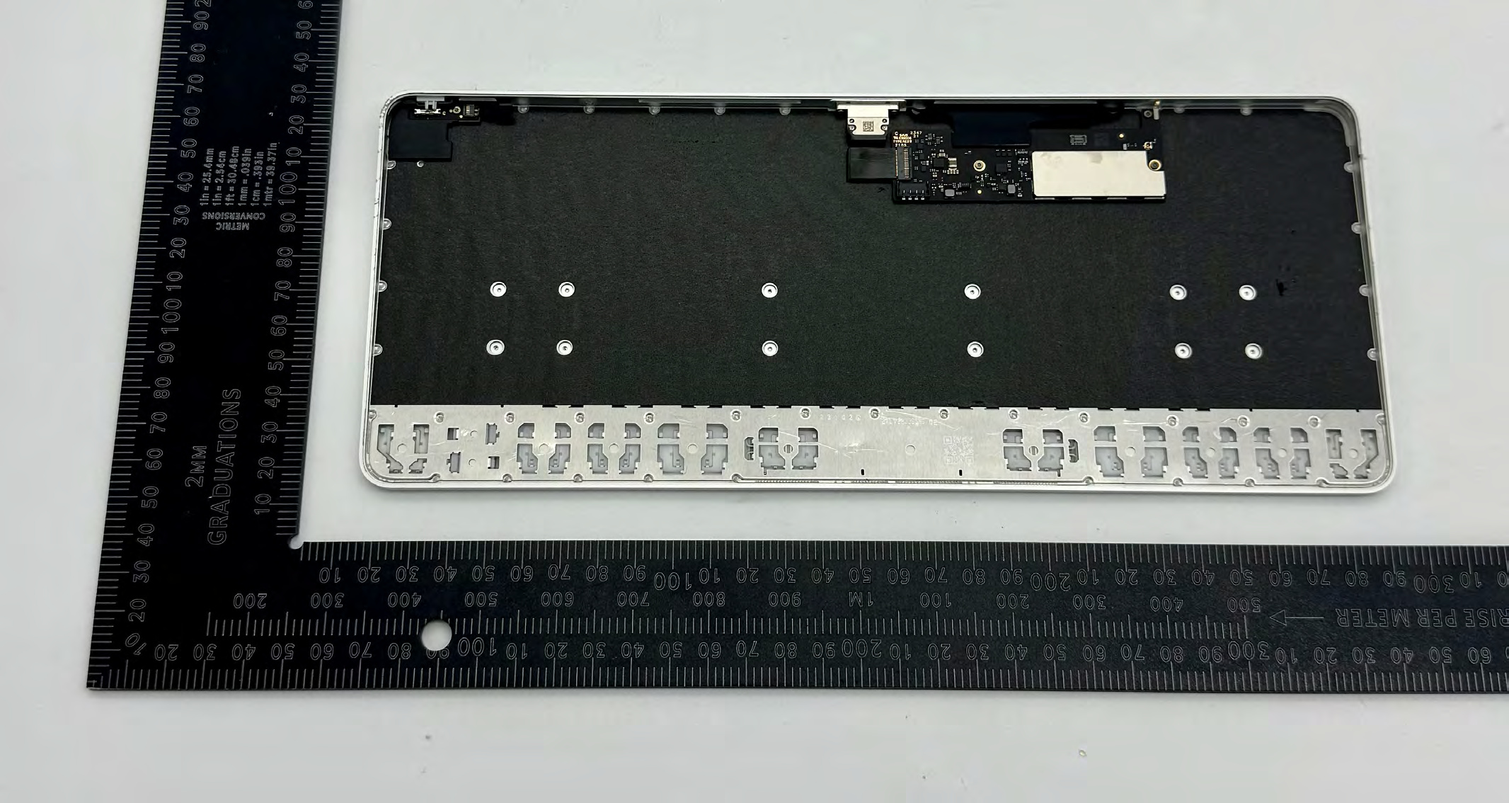 Apple Magic Keyboard internal FCC photo from Internal Photos p. 1