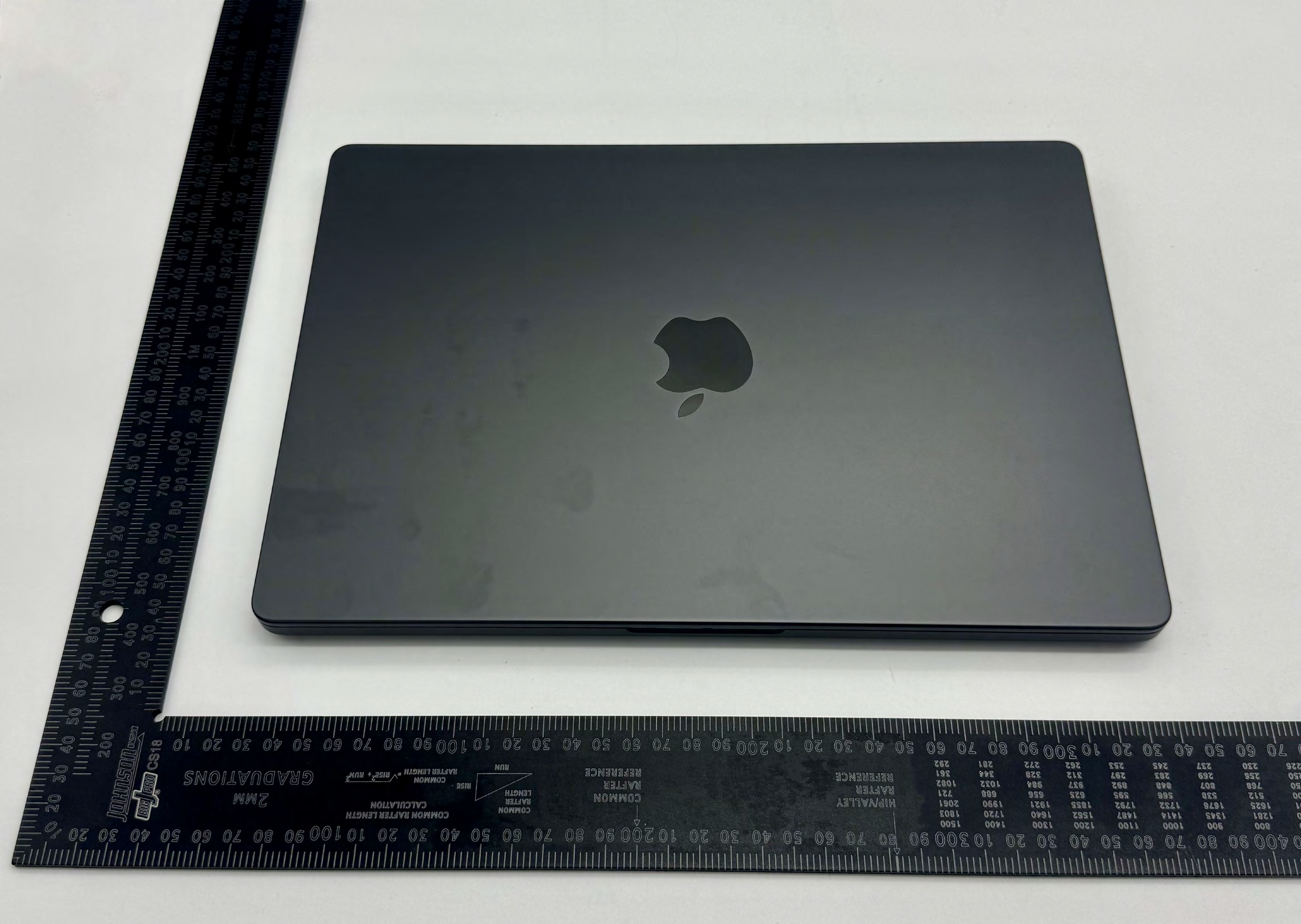 Apple MacBook Pro external FCC photo from External Photos p. 1