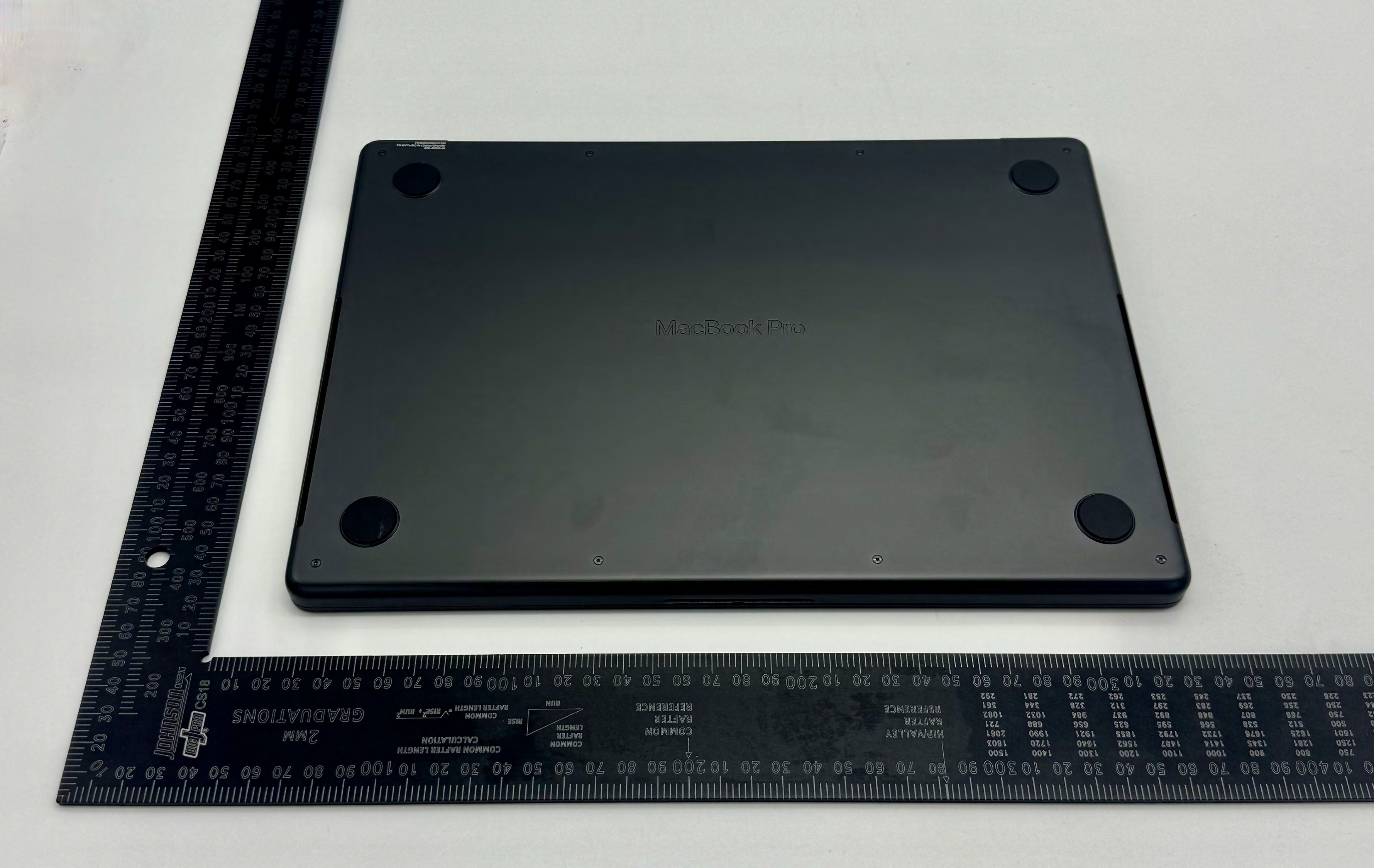 Apple MacBook Pro external FCC photo from External Photos p. 2