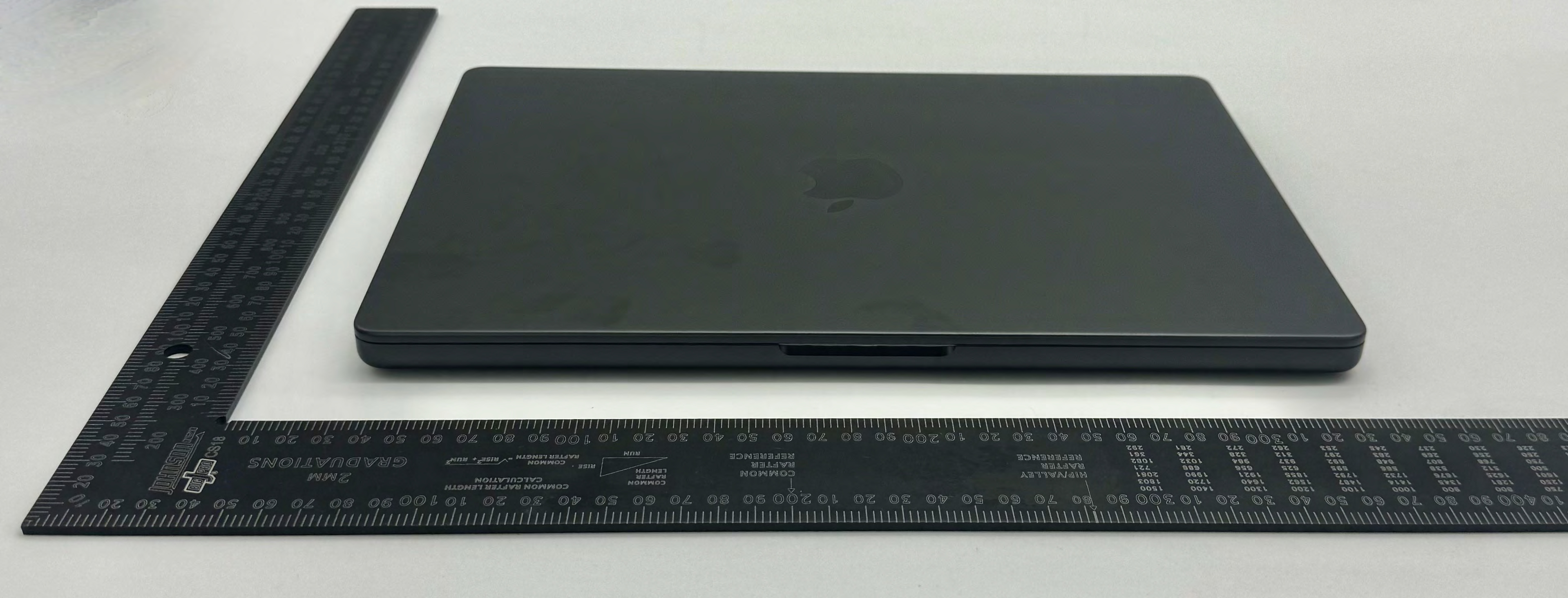 Apple MacBook Pro external FCC photo from External Photos p. 5