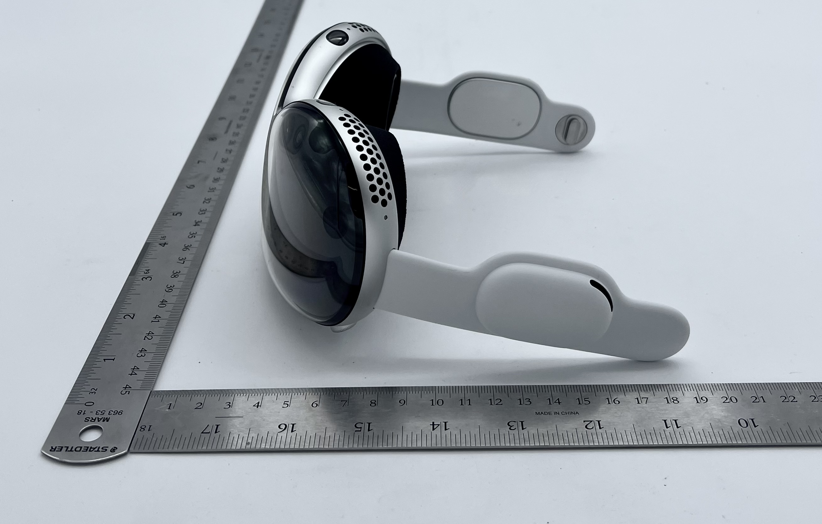 Apple TV external FCC photo from External Photos p. 5