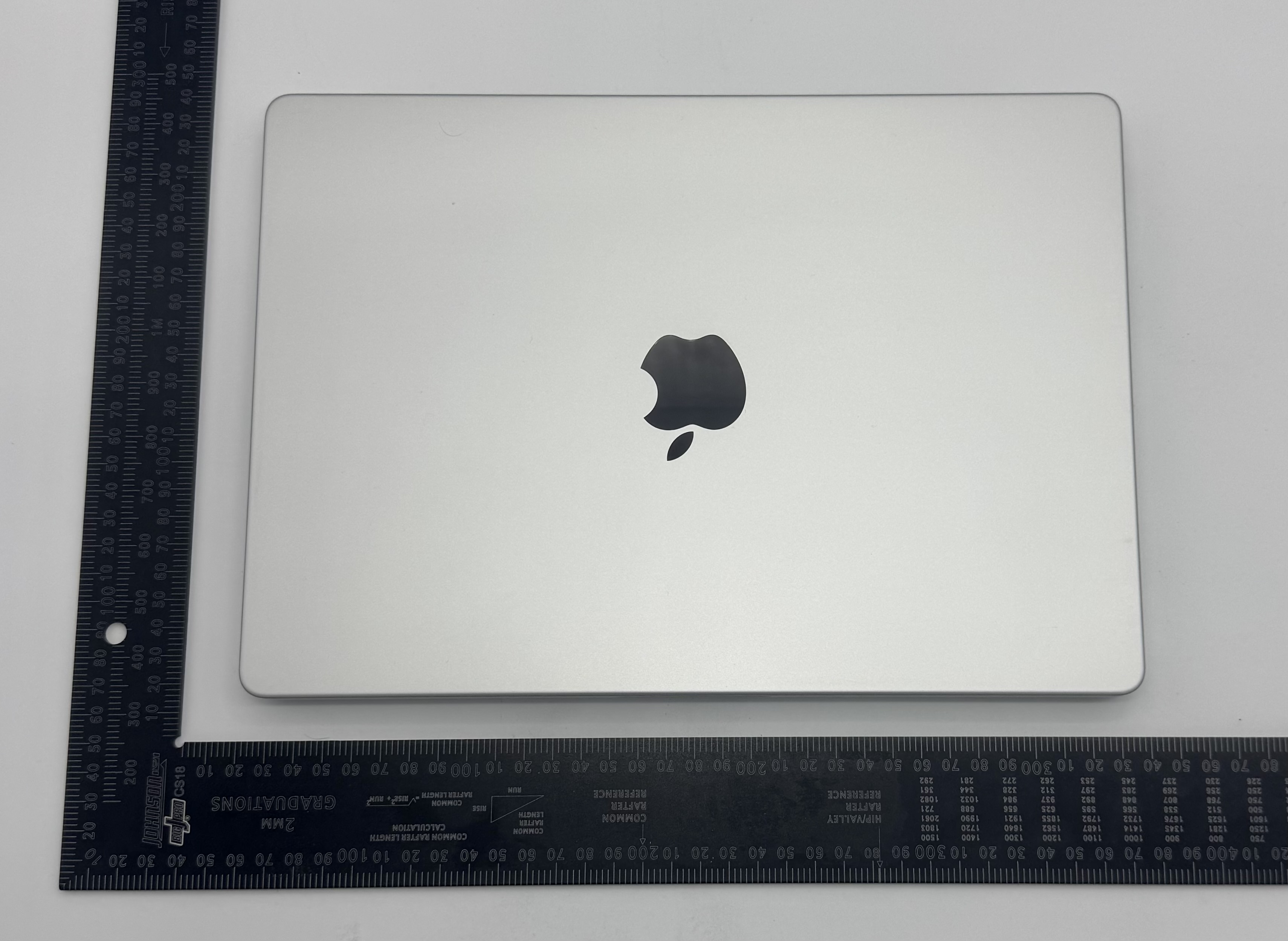 Apple MacBook Pro external FCC photo from External Photos p. 1