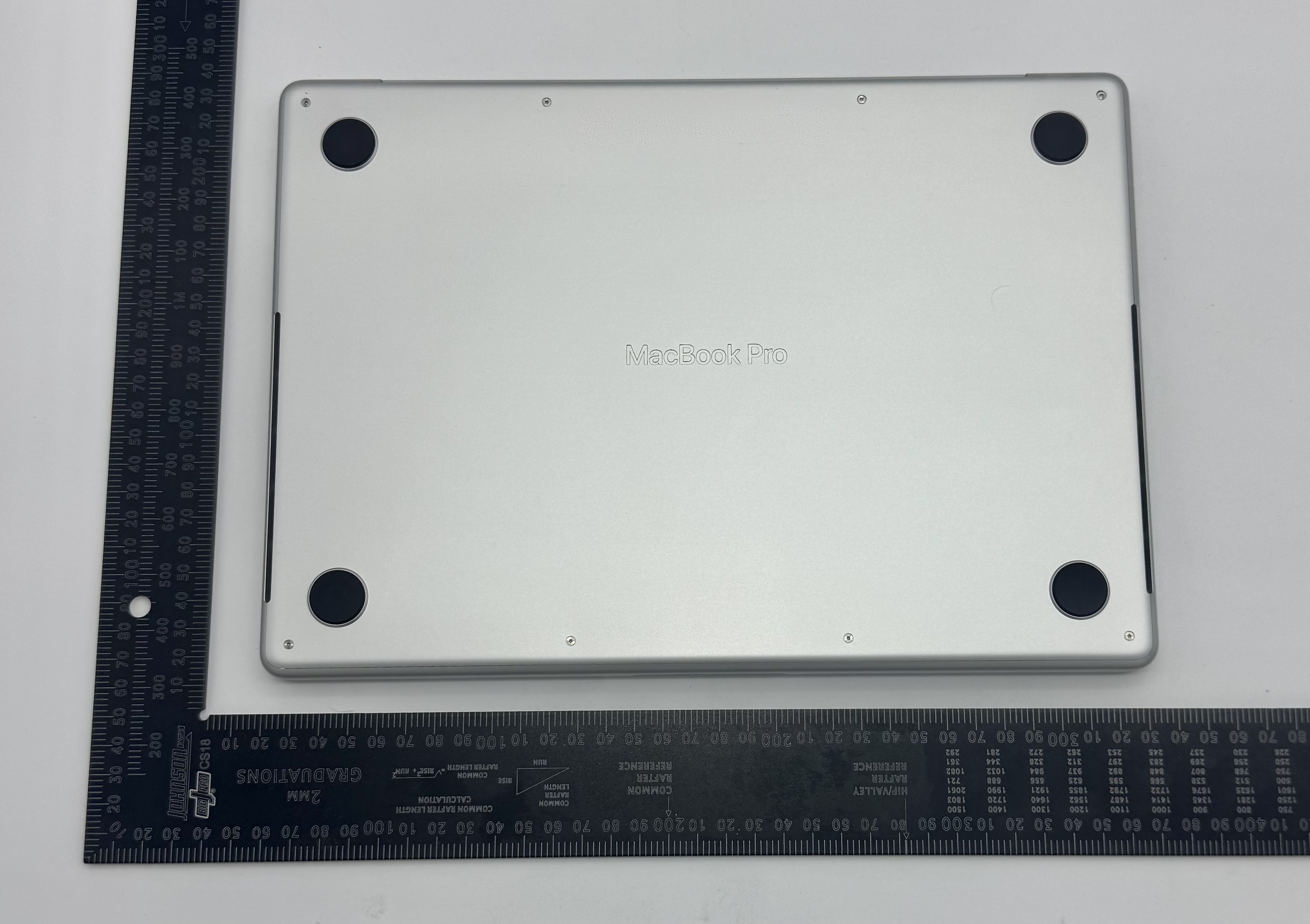 Apple MacBook Pro external FCC photo from External Photos p. 2
