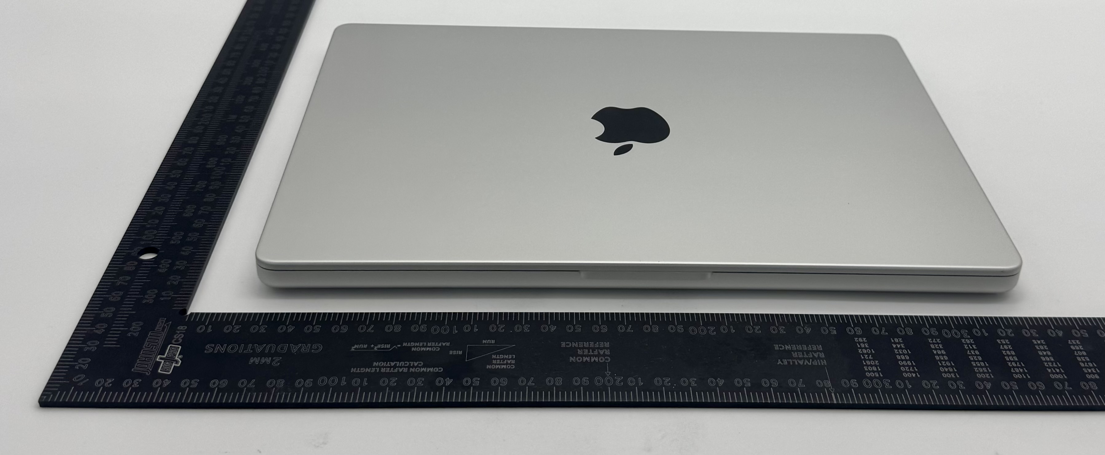 Apple MacBook Pro external FCC photo from External Photos p. 5