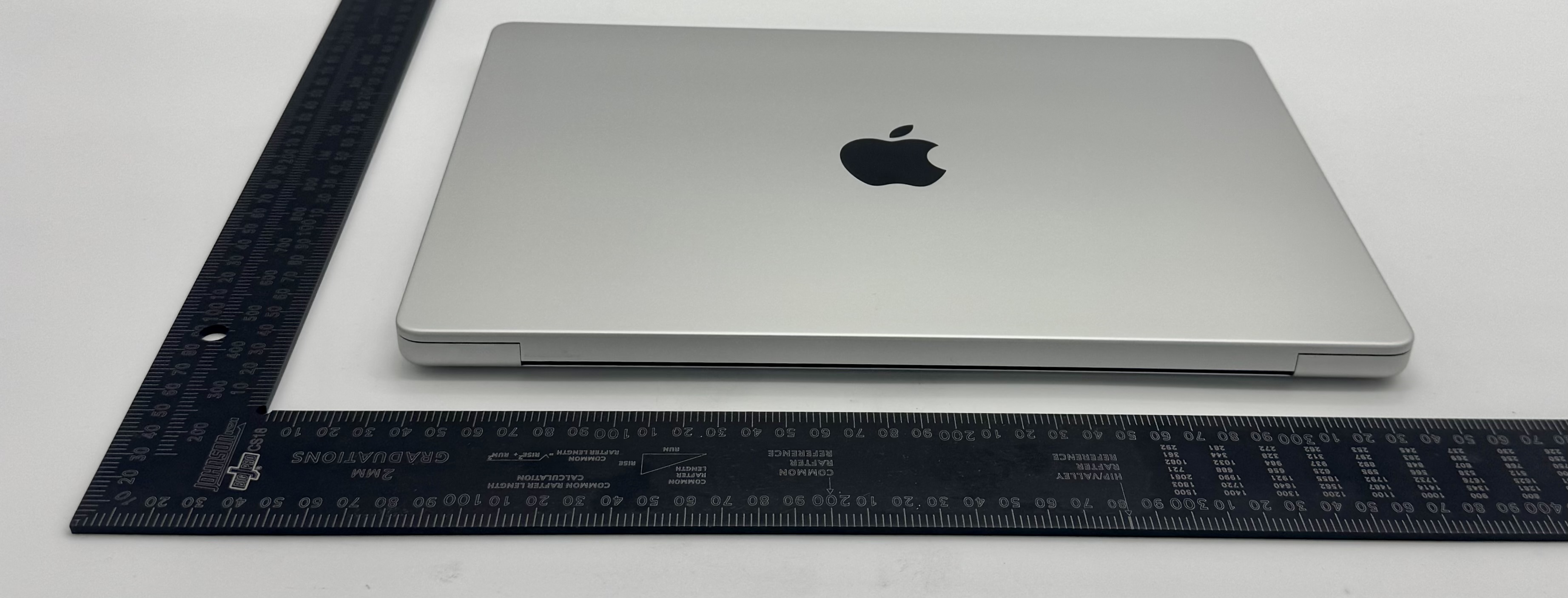 Apple MacBook Pro external FCC photo from External Photos p. 1