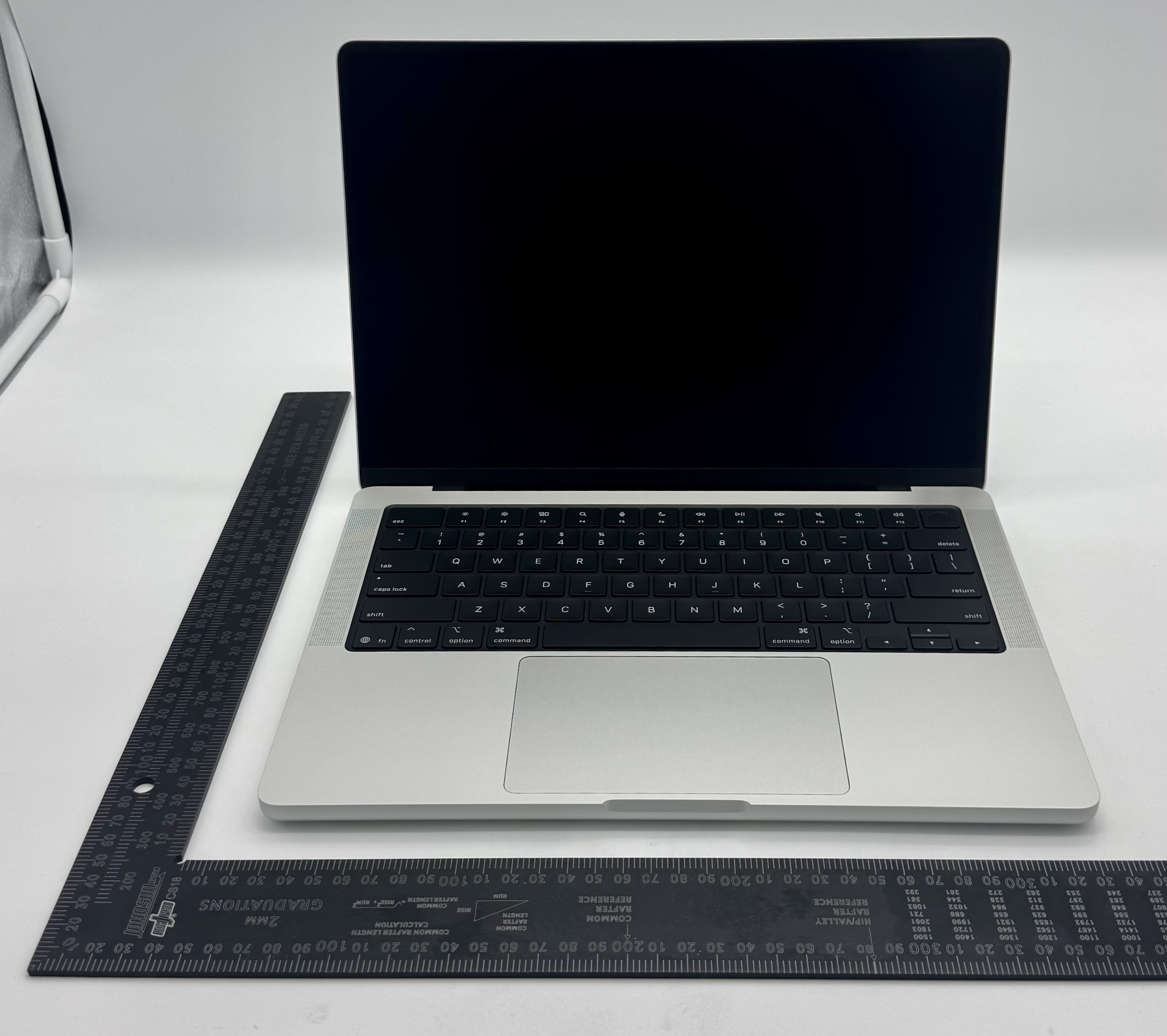 Apple MacBook Pro external FCC photo from External Photos p. 2