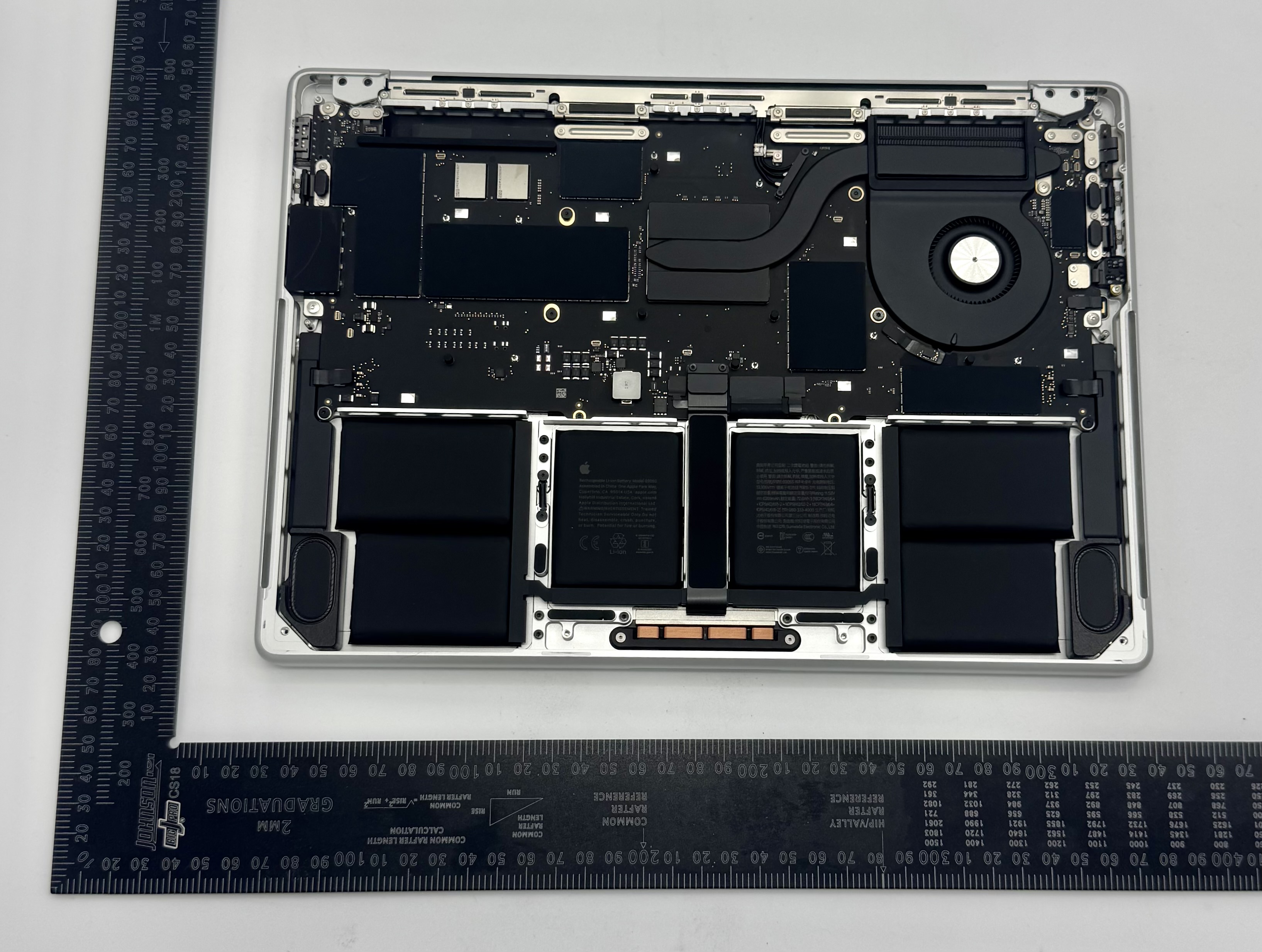 Apple MacBook Pro internal FCC photo from Internal Photos p. 1