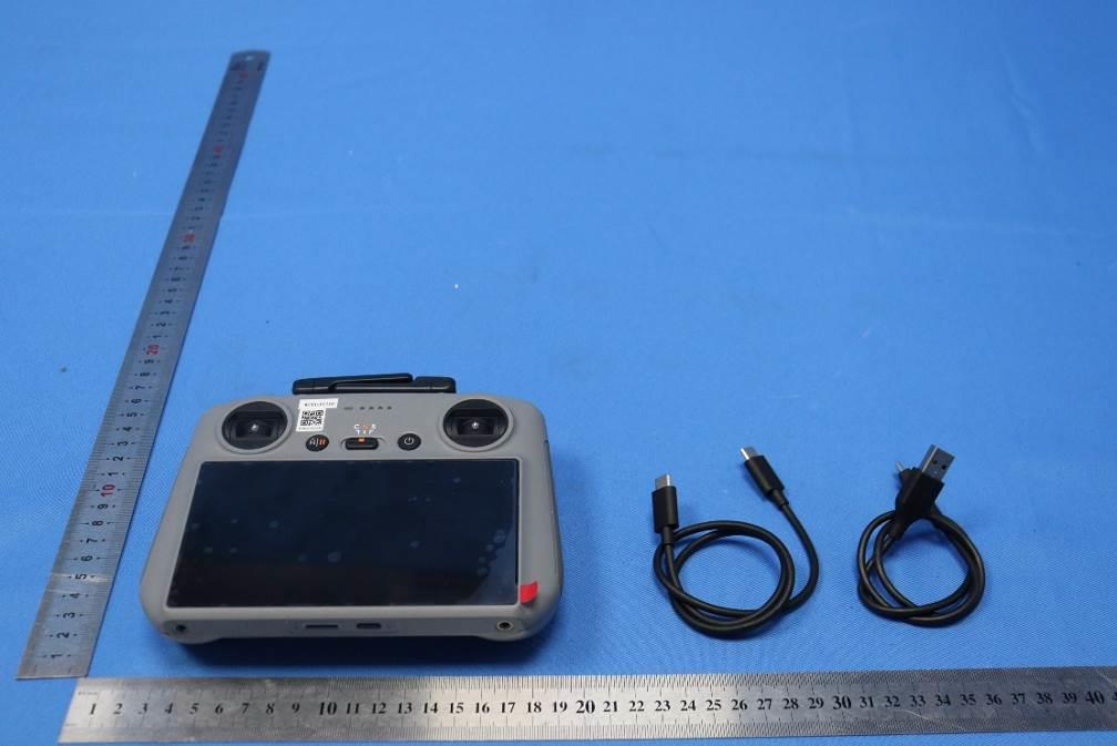 DJI RC3312303 external FCC photo from External Photos p. 2