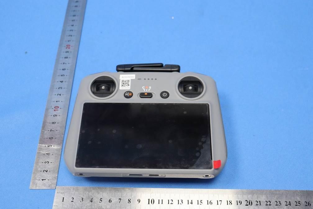 DJI RC3312303 external FCC photo from External Photos p. 2