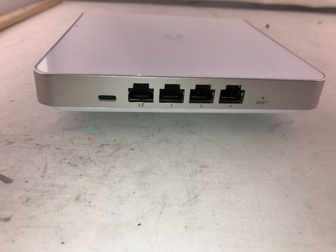 Ubiquiti U6EPIW external FCC photo from External Photos p. 3