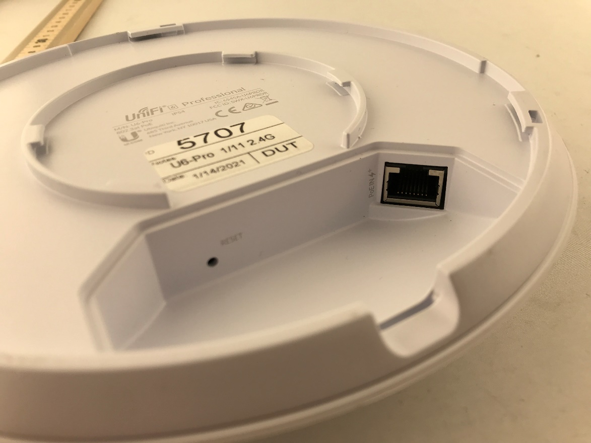 Ubiquiti U6PROR external FCC photo from External Photos p. 4