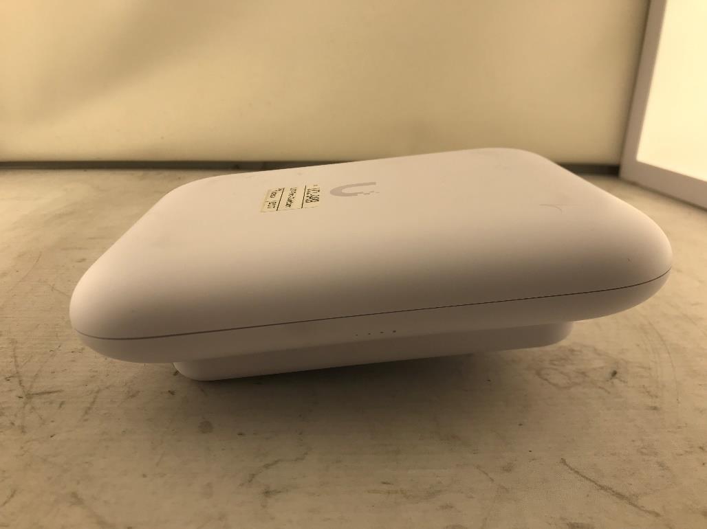 Ubiquiti U7PROO external FCC photo from External Photos p. 1