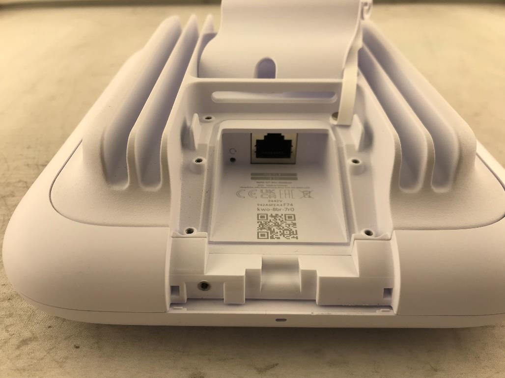 Ubiquiti U7PROO external FCC photo from External Photos p. 4